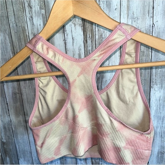 Victoria Sport Pink Dye Seamless Lightly Linned Sports Bra - Picture 3 of 4